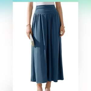 Brand new women’s long skirt with pockets